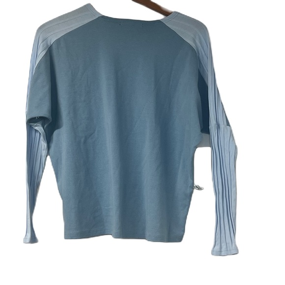 Since 2005 Tops - Since 2005 Woman's Blue ribbed statement sleeve Doman sz l top cropped casual